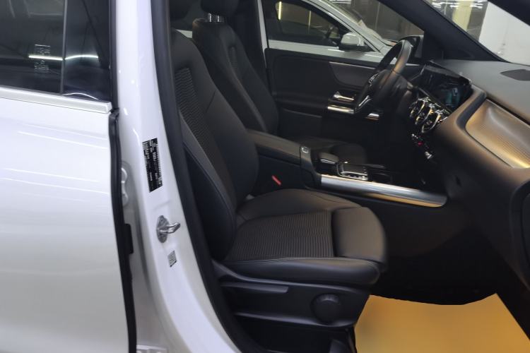 Used Mercedes-Benz B-Class 2020 B 200 Sport Edition Right Front Seat