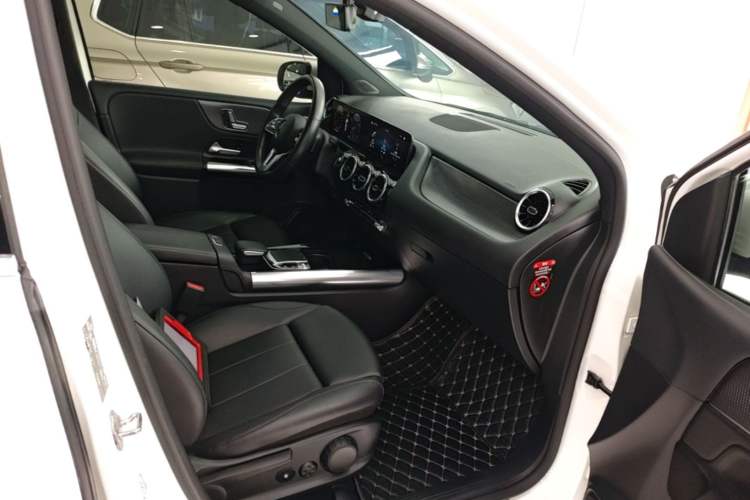 Used Mercedes-Benz B-Class 2020 B 200 Fashion Model Right Front Seat