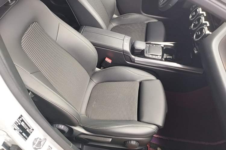 Used Mercedes-Benz B-Class 2020 B 200 Sport Edition Right Front Seat