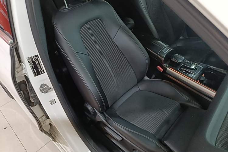 Used Mercedes-Benz B-Class 2020 B 200 Sport Edition Right Front Seat