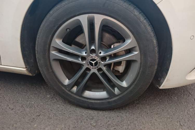 Used Mercedes-Benz B-Class 2020 B 200 Sport Edition Right Front Wheel Hub