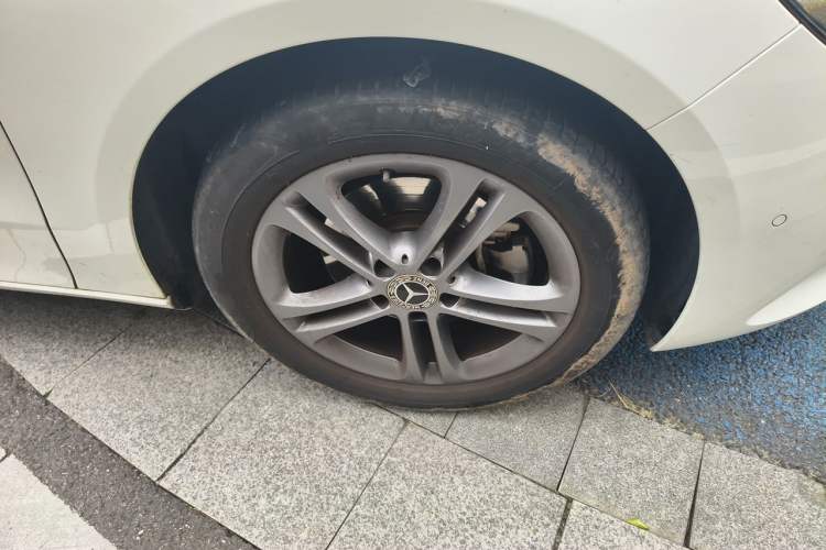 Used Mercedes-Benz B-Class 2020 B 200 Sport Edition Right Front Wheel Hub