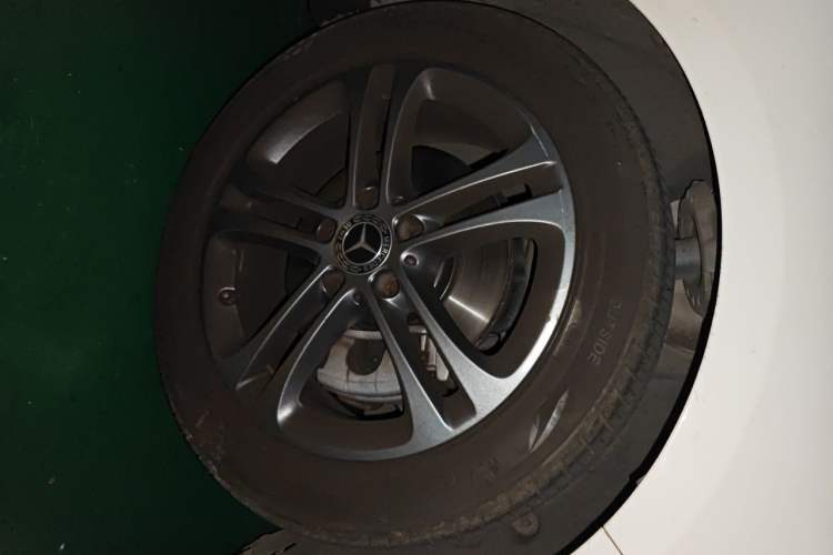 Used Mercedes-Benz B-Class 2020 B 200 Sport Edition Right Front Wheel Hub