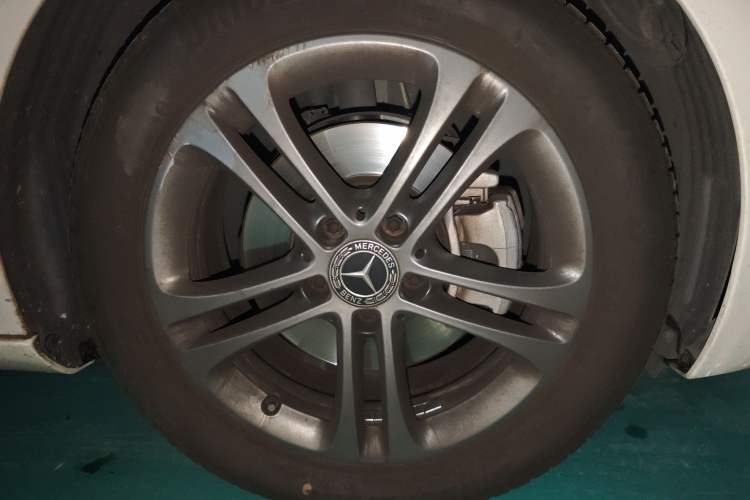 Used Mercedes-Benz B-Class 2020 B 200 Sport Edition Right Front Wheel Hub