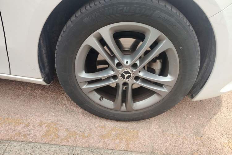 Used Mercedes-Benz B-Class 2020 B 180 Right Front Wheel Hub