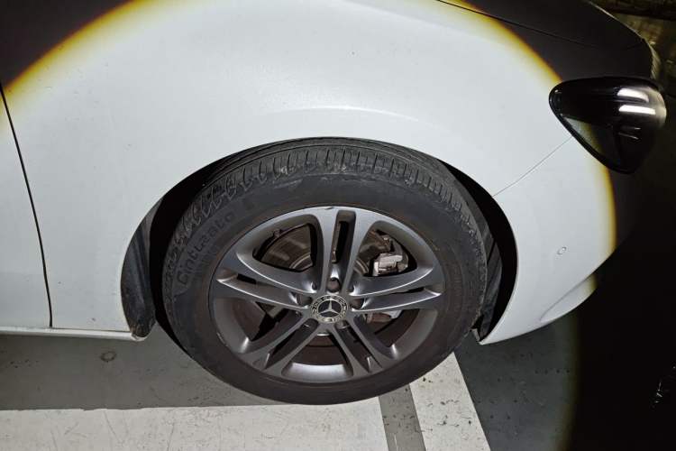 Used Mercedes-Benz B-Class 2020 B 200 Sport Edition Right Front Wheel Hub