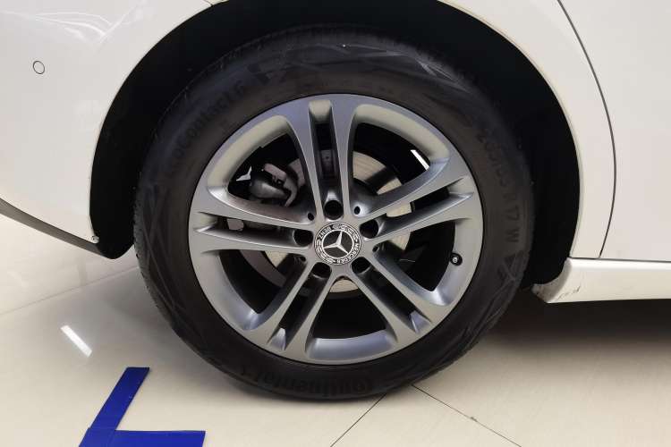 Used Mercedes-Benz B-Class 2020 B 180 Right Front Wheel Hub
