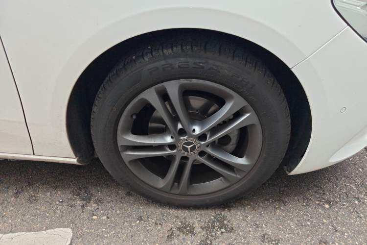 Used Mercedes-Benz B-Class 2020 B 180 Right Front Wheel Hub