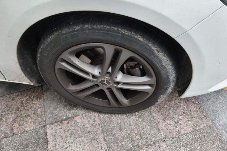 Used Mercedes-Benz B-Class 2020 B 200 Sport Edition Right Front Wheel Hub