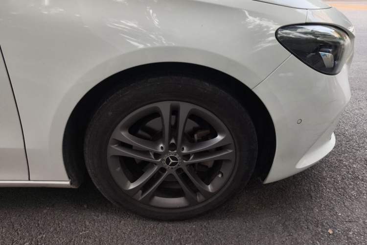 Used Mercedes-Benz B-Class 2020 B 200 Sport Edition Right Front Wheel Hub