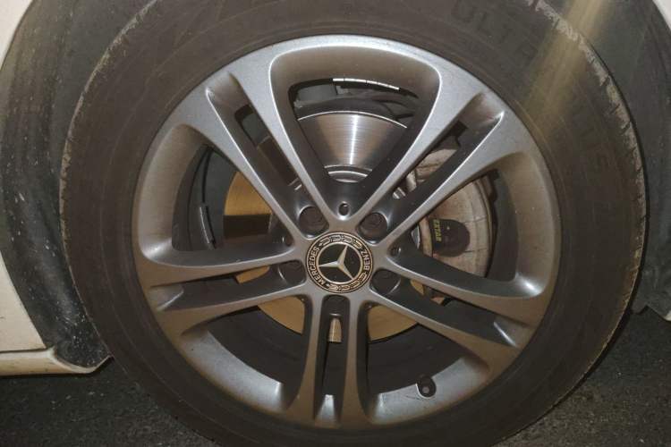 Used Mercedes-Benz B-Class 2020 B 200 Sport Edition Right Front Wheel Hub