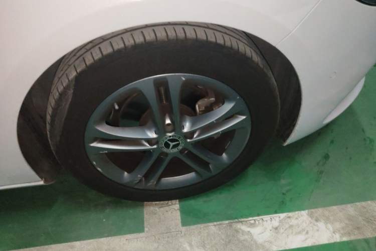 Used Mercedes-Benz B-Class 2020 B 180 Right Front Wheel Hub