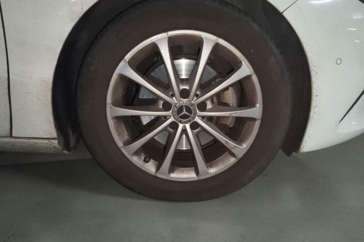 Used Mercedes-Benz B-Class 2020 B 200 Fashion Model Right Front Wheel Hub