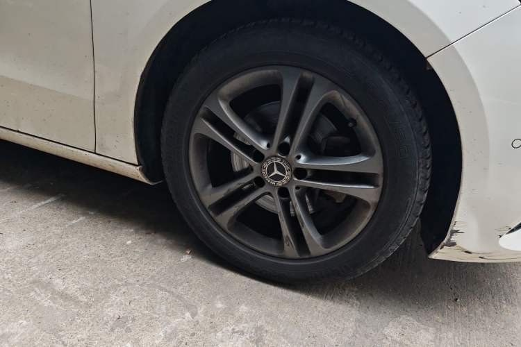 Used Mercedes-Benz B-Class 2020 B 200 Sport Edition Right Front Wheel Hub