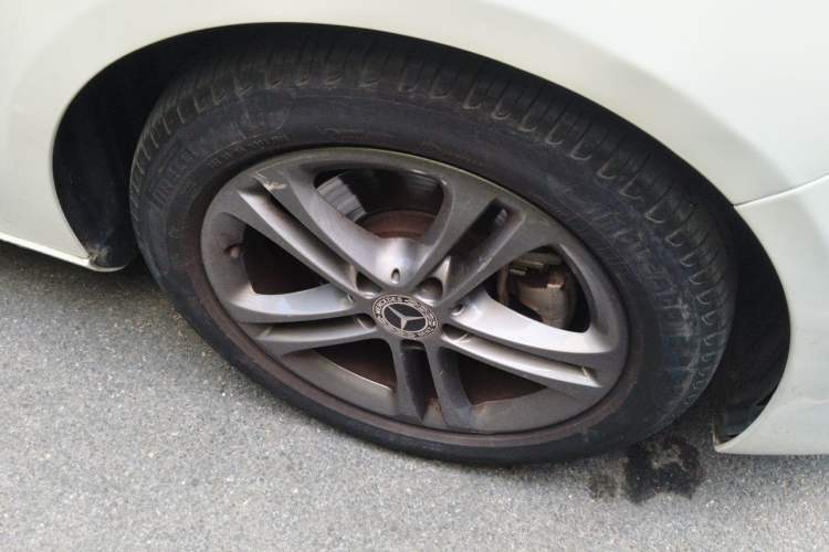 Used Mercedes-Benz B-Class 2020 B 200 Sport Edition Right Front Wheel Hub