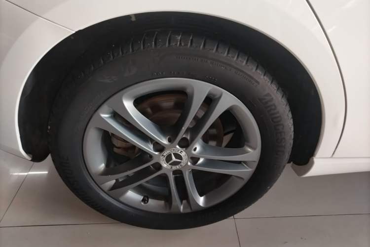 Used Mercedes-Benz B-Class 2020 B 200 Sport Edition Right Rear Wheel Hub