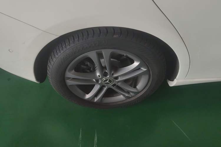 Used Mercedes-Benz B-Class 2020 B 200 Sport Edition Right Rear Wheel Hub