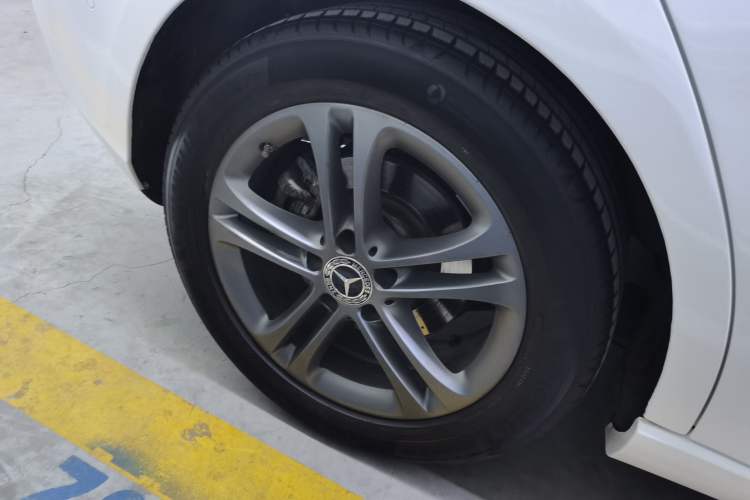 Used Mercedes-Benz B-Class 2020 B 200 Sport Edition Right Rear Wheel Hub