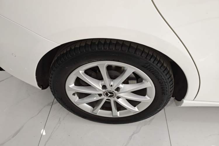 Used Mercedes-Benz B-Class 2020 B 200 Fashion Model Right Rear Wheel Hub