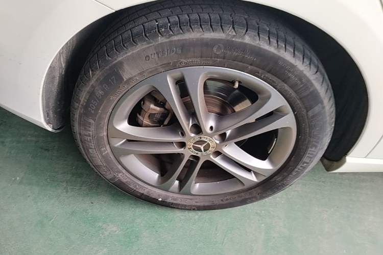 Used Mercedes-Benz B-Class 2020 B 200 Sport Edition Right Rear Wheel Hub