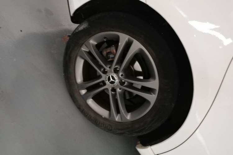 Used Mercedes-Benz B-Class 2020 B 180 Right Rear Wheel Hub