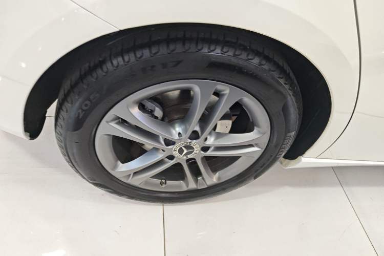 Used Mercedes-Benz B-Class 2020 B 200 Sport Edition Right Rear Wheel Hub
