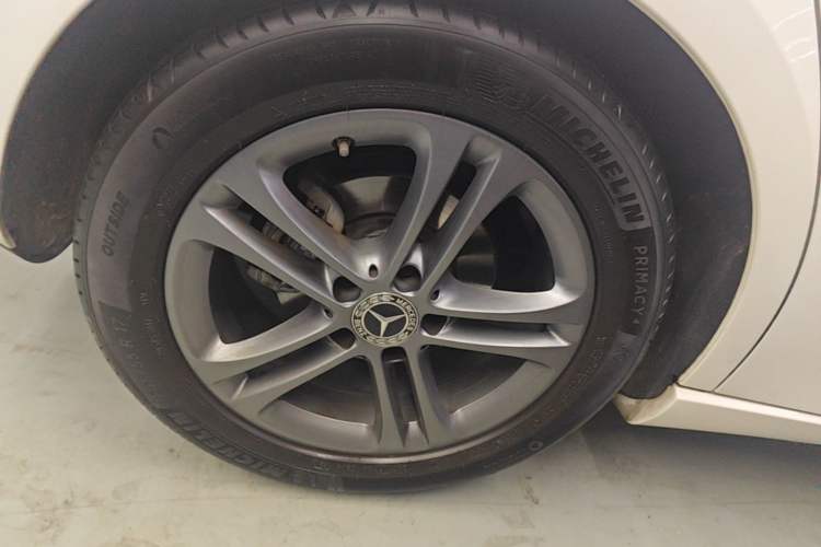 Used Mercedes-Benz B-Class 2020 B 180 Right Rear Wheel Hub