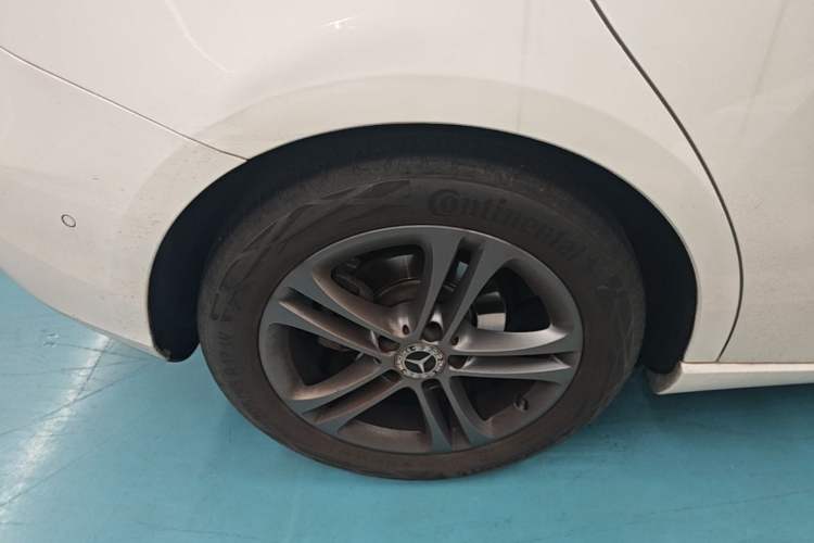Used Mercedes-Benz B-Class 2020 B 180 Right Rear Wheel Hub