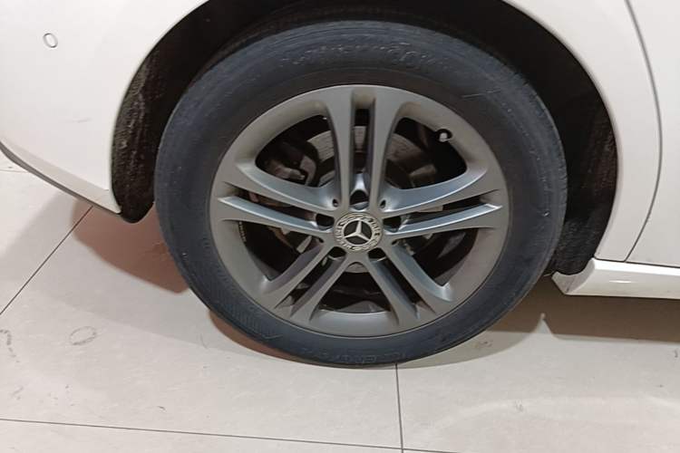 Used Mercedes-Benz B-Class 2020 B 200 Sport Edition Right Rear Wheel Hub