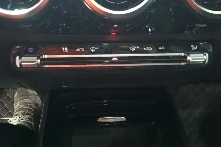Used Mercedes-Benz B-Class 2021 B 200 Sport Edition Audio And AC Panel