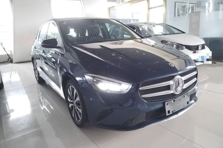 Used Mercedes-Benz B-Class 2021 B 200 Sport Edition Front Right 45 Deg