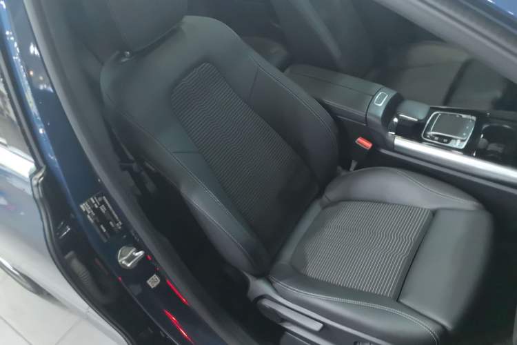 Used Mercedes-Benz B-Class 2021 B 200 Sport Edition Right Front Seat