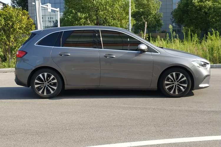 Used Mercedes-Benz B-Class 2021 B 180 Fashion Model Exterior 4