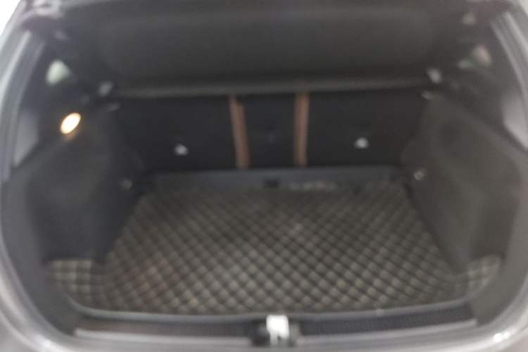 Used Mercedes-Benz B-Class 2021 B 180 Fashion Model Trunk