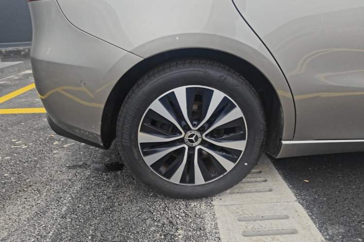 Used Mercedes-Benz B-Class 2021 B 200 Sport Edition Right Rear Wheel Hub