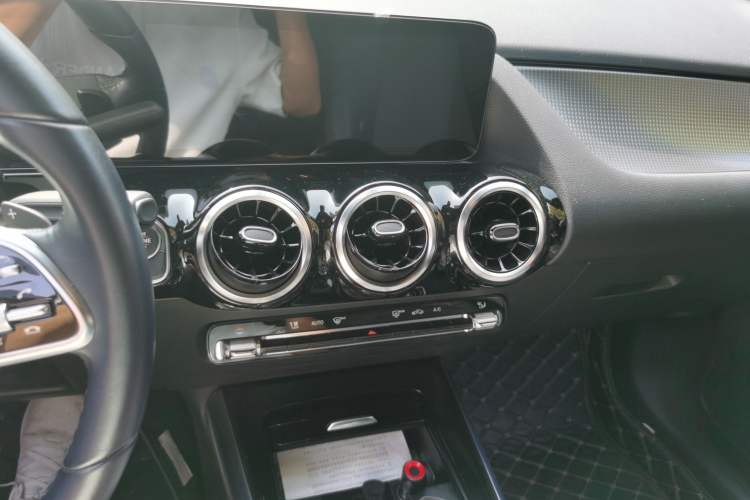 Used Mercedes-Benz B-Class 2021 B 200 Sport Edition Audio And AC Panel