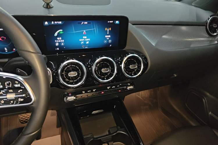 Used Mercedes-Benz B-Class 2021 B 200 Fashion Model Audio And AC Panel