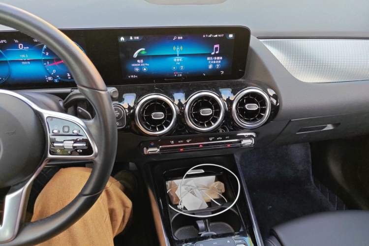 Used Mercedes-Benz B-Class 2021 B 200 Sport Edition Audio And AC Panel