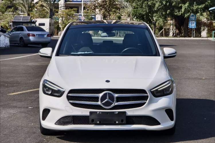 Used Mercedes-Benz B-Class 2021 B 200 Fashion Model Exterior 2