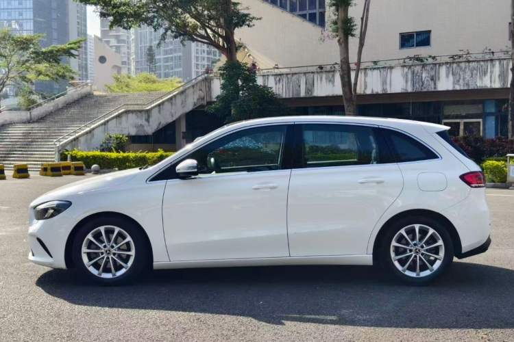 Used Mercedes-Benz B-Class 2021 B 200 Fashion Model Exterior 4