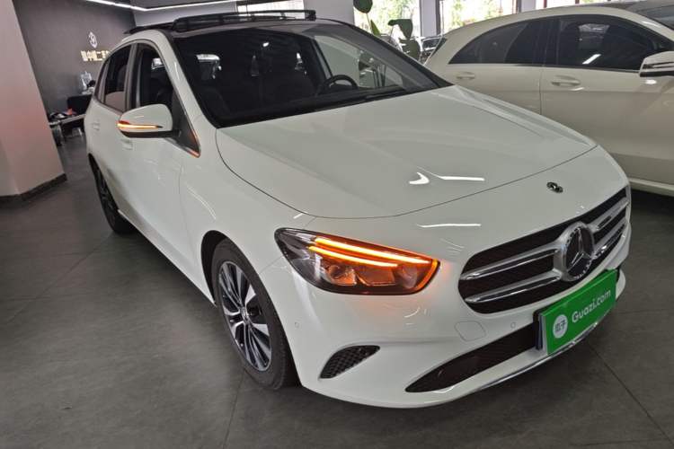 Used Mercedes-Benz B-Class 2021 B 200 Sport Edition Front Right 45 Deg