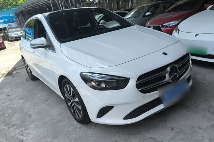 Used Mercedes-Benz B-Class 2021 B 200 Sport Edition Front Right 45 Deg