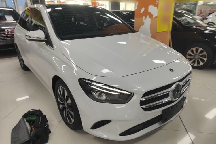 Used Mercedes-Benz B-Class 2021 B 200 Sport Edition Front Right 45 Deg