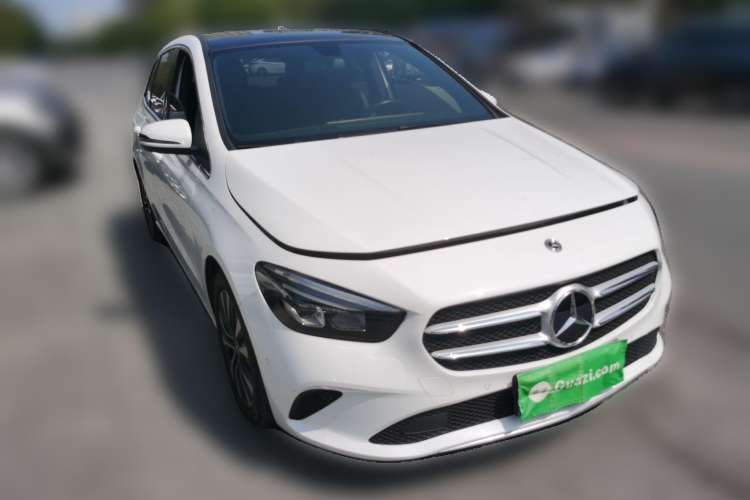 Used Mercedes-Benz B-Class 2021 B 200 Sport Edition Front Right 45 Deg
