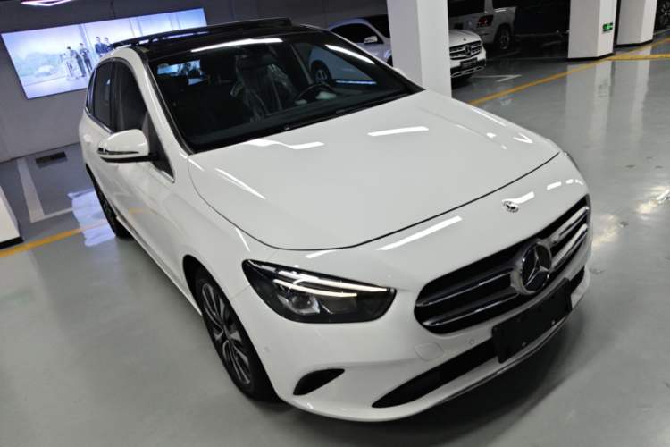 Used Mercedes-Benz B-Class 2021 B 200 Sport Edition Front Right 45 Deg