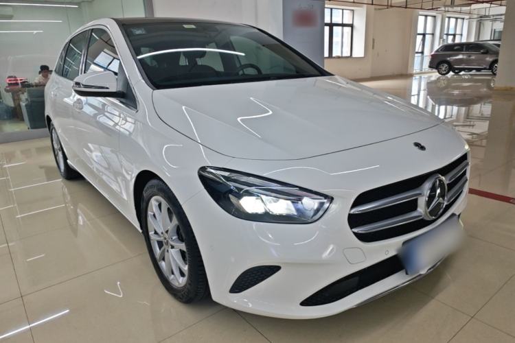 Used Mercedes-Benz B-Class 2021 B 200 Fashion Model Front Right 45 Deg