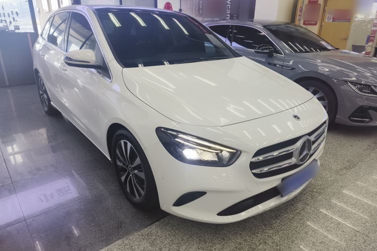Used Mercedes-Benz B-Class 2021 B 200 Sport Edition Front Right 45 Deg