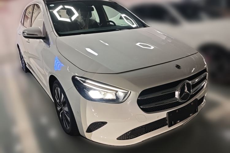 Used Mercedes-Benz B-Class 2021 B 200 Sport Edition Front Right 45 Deg