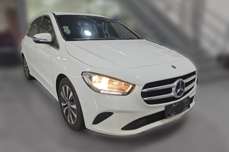 Used Mercedes-Benz B-Class 2021 B 180 Fashion Model Front Right 45 Deg