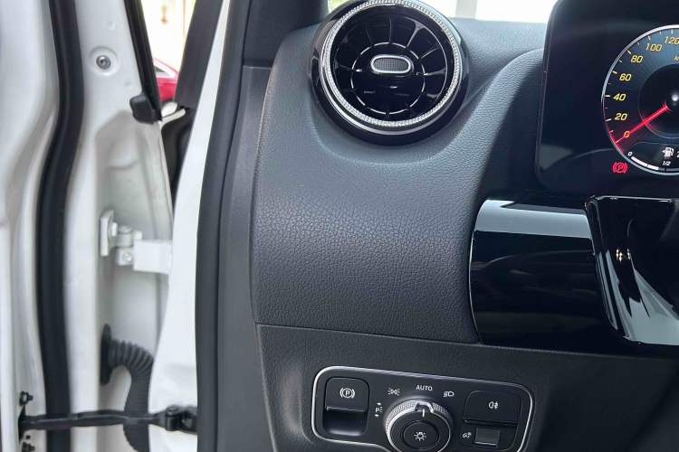 Used Mercedes-Benz B-Class 2021 B 200 Fashion Model Interior 6